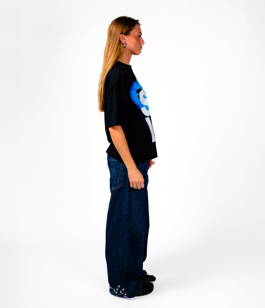 stemvius Blue Heart T-shirt worn by female model – Barcelona streetwear brand Not Merch Anymore