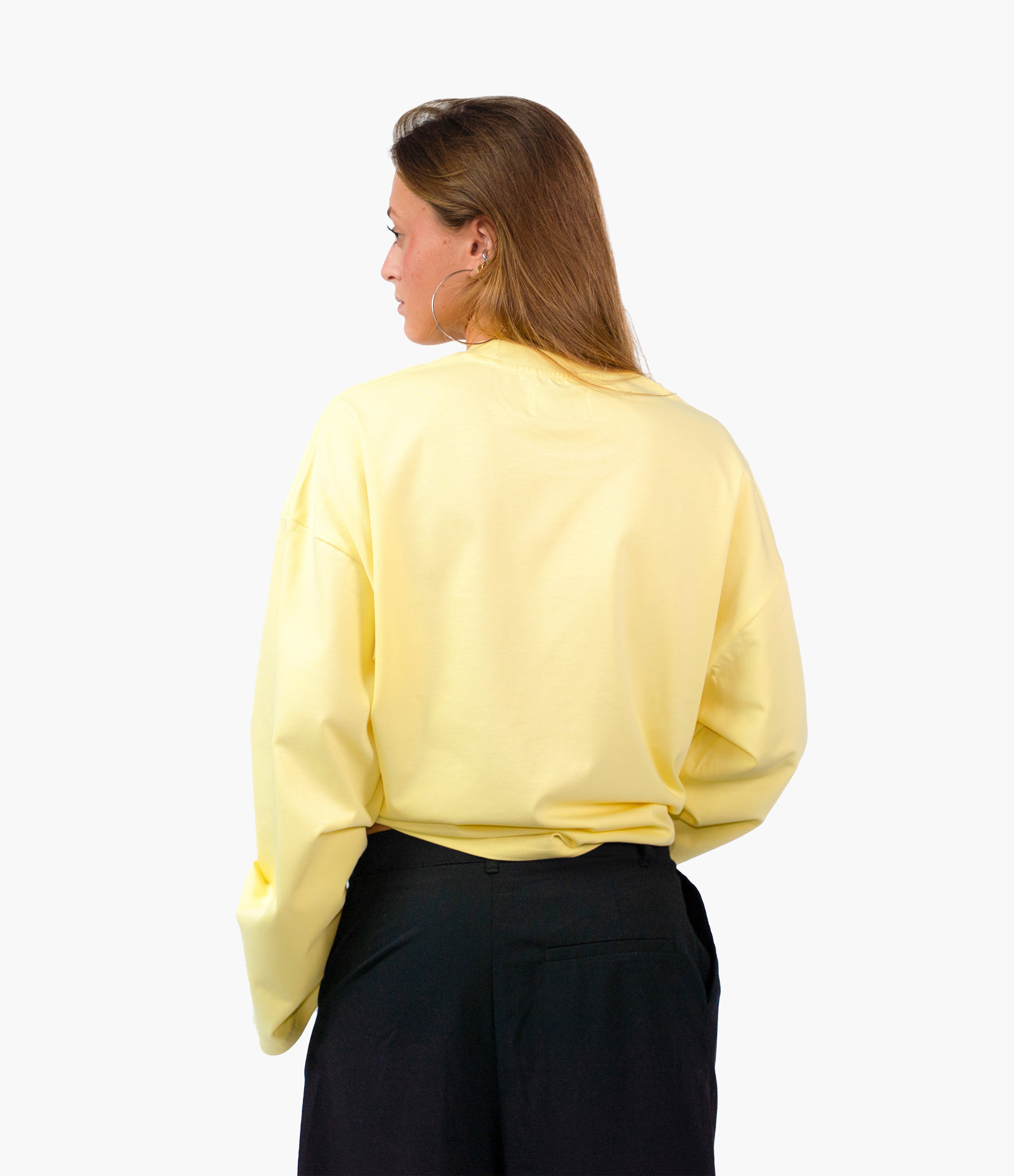stemvius Pink & Yellostemvius Pink & Yellow Longsleeve female model outdoor – Barcelona streetwear brandw Longsleeve female model lifestyle – Not Merch Anymore streetwear